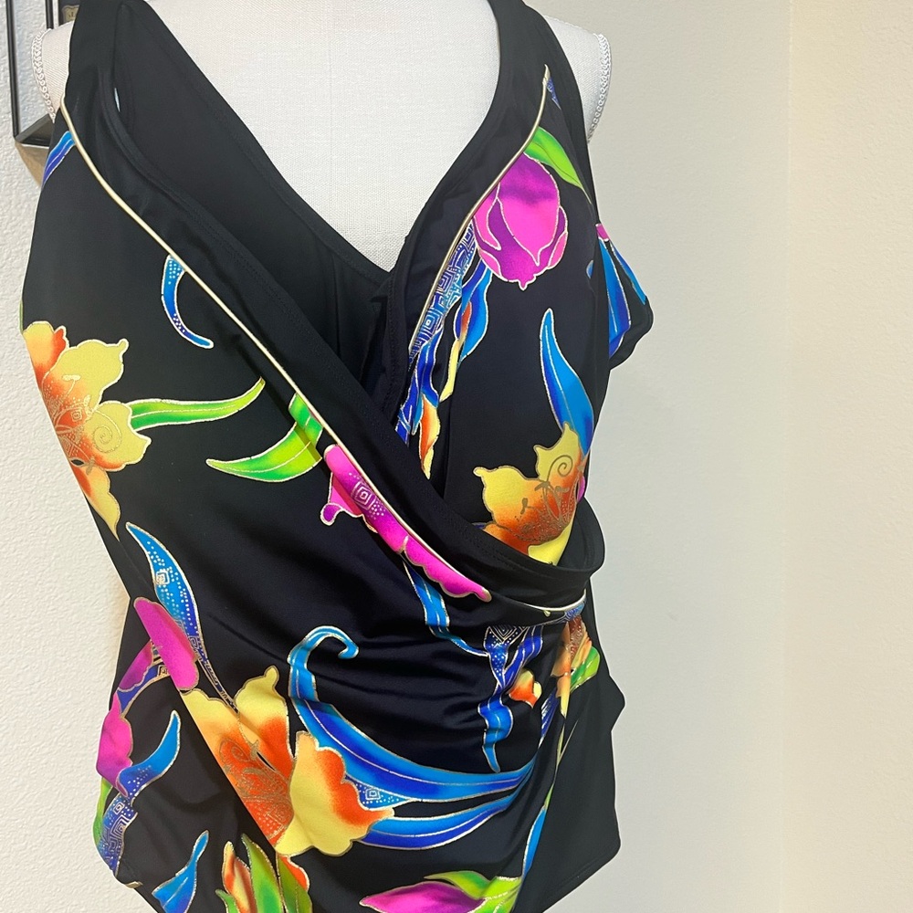 FITS LIKE 1X.  Vibrant Black Floral Swimsuit with Gold metallic